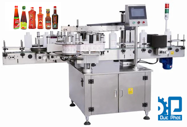 Máy dán nhãn 2 mặt tự động tại công ty Đức Phát