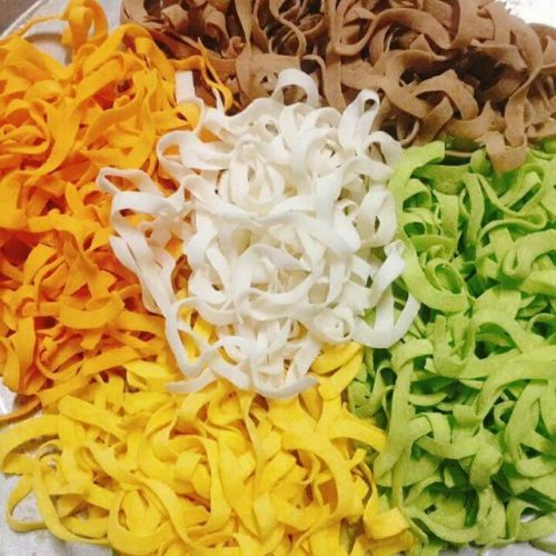 Cách làm mứt dừa ngũ sắc từ các nguyên liệu tự nhiên