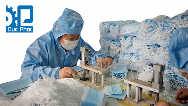 Dây chuyền sản xuất khẩu trang y tế bán tự động