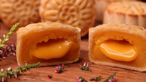 cach-lam-banh-trung-thu-trung-chay
