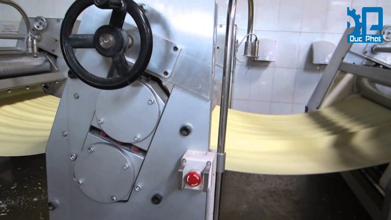 Máy cán bột trong dây chuyền sản xuất mì ăn liền