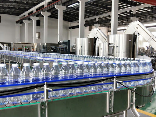 Băng tải chuyền chai để đến bước cuối cùng