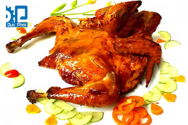 Thưởng thức gà nướng than