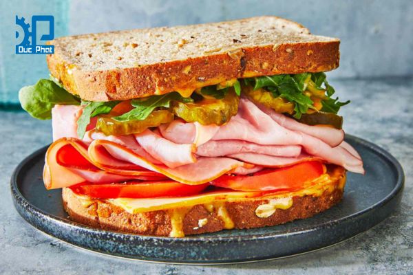 Lắp ráp bánh sandwich