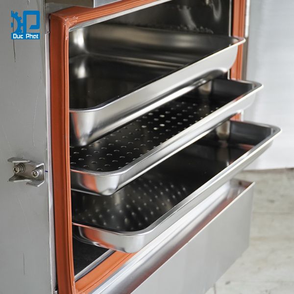Nấu cơm bằng lò hấp công nghiệp