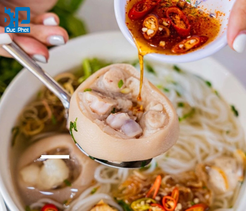Bún khô nấu giò heo