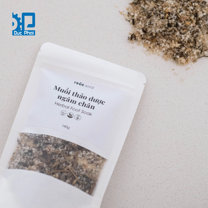 Đóng gói muối thảo dược ngâm chân vào túi