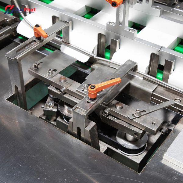 Hệ thống tự động gấp và đóng nắp hộp, tạo thành phẩm vuông vức Hệ thống tự động gấp và đóng nắp hộp, tạo thành phẩm vuông vức