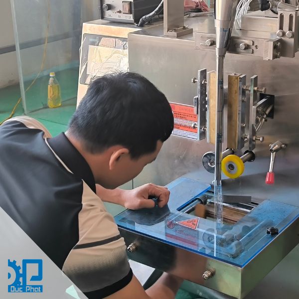 Vệ sinh máy đóng gói phù hợp với vật liệu INOX Vệ sinh máy đóng gói phù hợp với vật liệu INOX