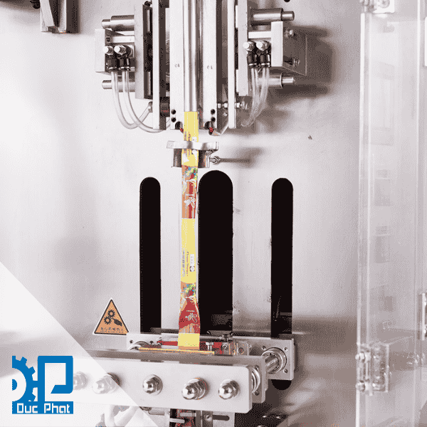 Chiết rót thạch vào bao bì