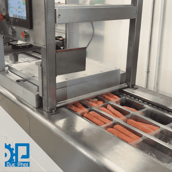 Đóng gói xúc xích đóng khay