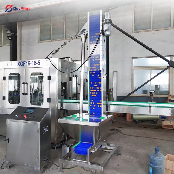 Máy cấp nắp dạng băng tải leo Máy cấp nắp dạng băng tải leo