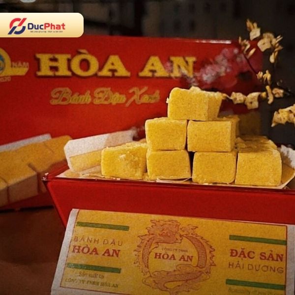 Bánh đậu xanh được đóng gói theo phương pháp truyền thống Bánh đậu xanh được đóng gói theo phương pháp truyền thống