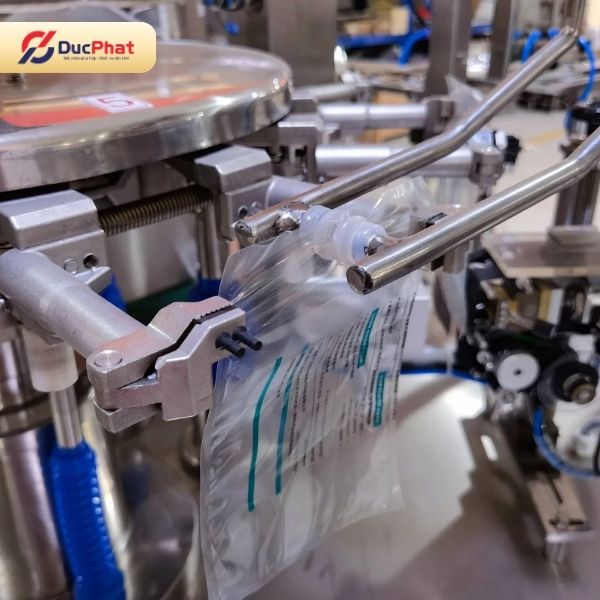 Kích thước túi và trọng lượng sản phẩm ảnh hưởng trực tiếp đến khả năng vận hành của máy đóng gói túi zipper Kích thước túi và trọng lượng sản phẩm ảnh hưởng trực tiếp đến khả năng vận hành của máy đóng gói túi zipper