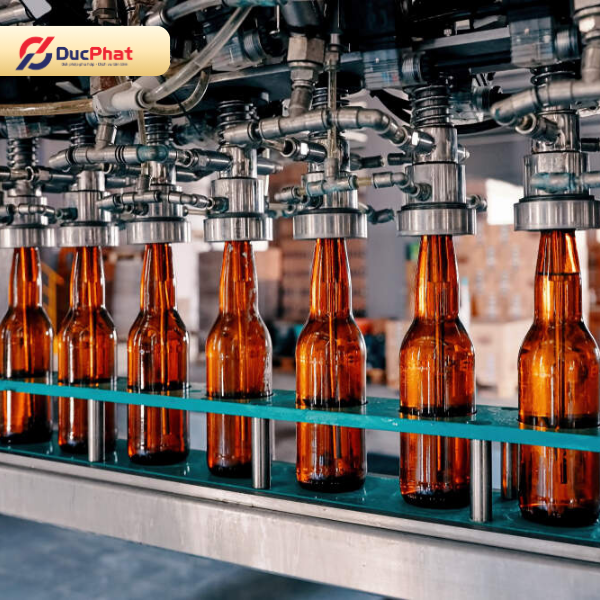 Máy chiết rót chai thủy tinh được ứng dụng phổ biến trong sản xuất bia, rượu Máy chiết rót chai thủy tinh được ứng dụng phổ biến trong sản xuất bia, rượu