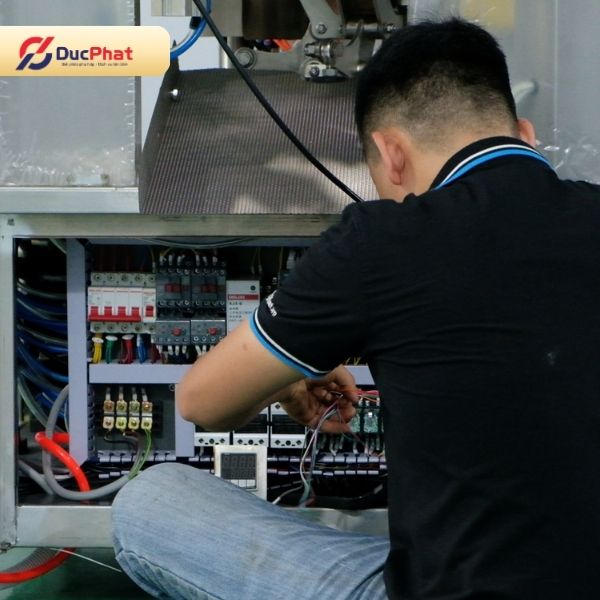 Đức Phát cung cấp máy đóng gói băng tải gầu uy tín, bảo hành và hỗ trợ kỹ thuật tận tâm Đức Phát cung cấp máy đóng gói băng tải gầu uy tín, bảo hành và hỗ trợ kỹ thuật tận tâm