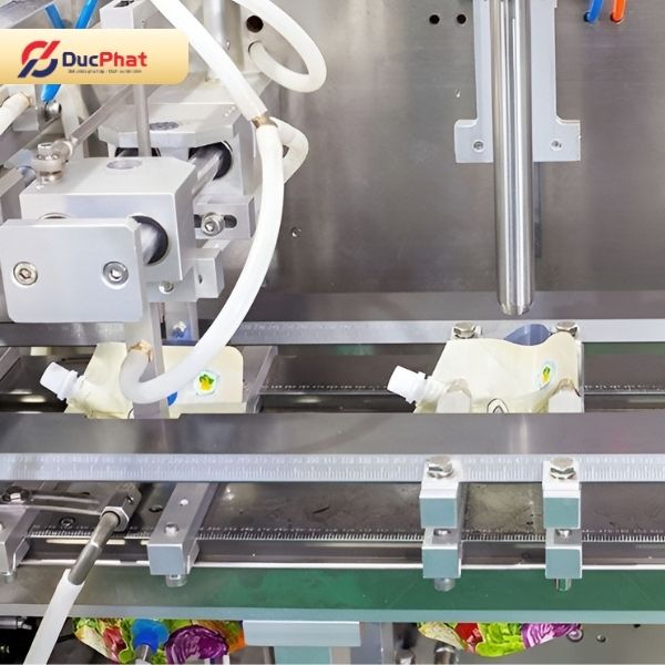Kích thước và cấu tạo túi quyết định trực tiếp đến cơ cấu cấp túi và chiết rót của máy Kích thước và cấu tạo túi quyết định trực tiếp đến cơ cấu cấp túi và chiết rót của máy