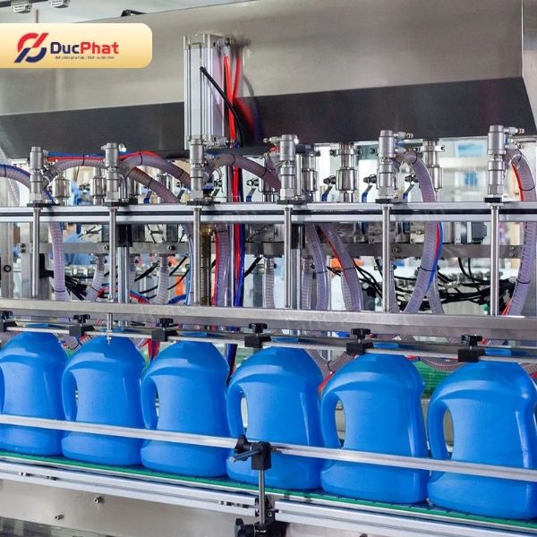Máy chiết rót dạng can, chai lớn phù hợp chiết nhiều loại dung dịch có đặc tính và độ nhớt khác nhau Máy chiết rót dạng can, chai lớn phù hợp chiết nhiều loại dung dịch có đặc tính và độ nhớt khác nhau