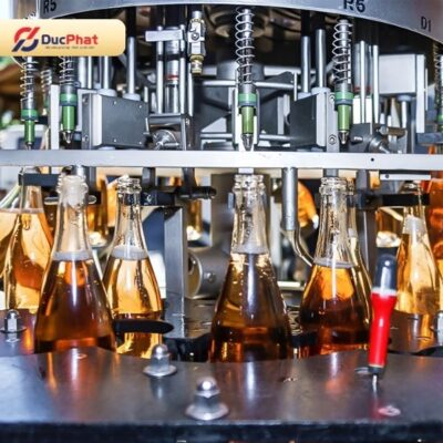 Vòi chiết cần có kích thước phù hợp để đưa sâu vào chai, hỗ trợ chiết ổn định và hạn chế tạo bọt 