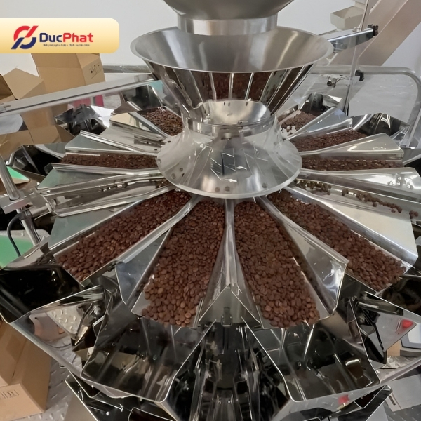 Cân định lượng 14 đầu trong dây chuyền đóng gói cafe của Đức Phát Cân định lượng 14 đầu trong dây chuyền đóng gói cafe của Đức Phát