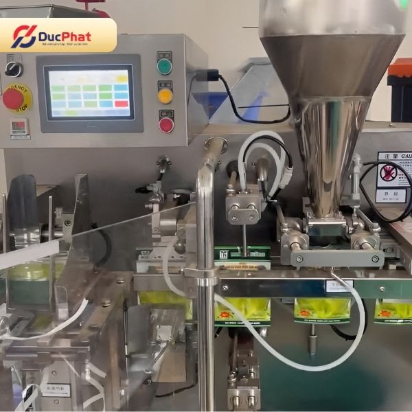 Máy đóng gói hạt giống sử dụng túi có sẵn được lắp đặt và vận hành thực tế tại nhà máy Máy đóng gói hạt giống sử dụng túi có sẵn được lắp đặt và vận hành thực tế tại nhà máy