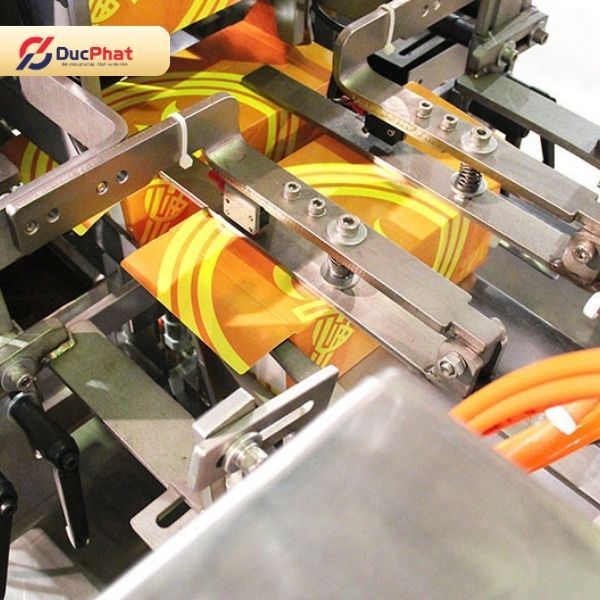 Máy đóng khăn giấy tự động vào hộp giấy cứng Máy đóng khăn giấy tự động vào hộp giấy cứng