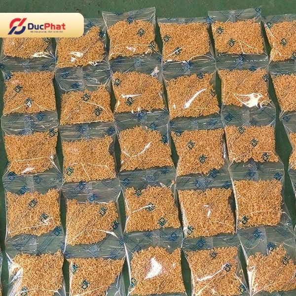 Túi mì trẻ em thành phẩm sau khi hoàn tất quá trình đóng gói Túi mì trẻ em thành phẩm sau khi hoàn tất quá trình đóng gói