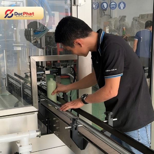 Đức Phát chuyên cung cấp các loại máy chiết rót, dây chuyền chiết rót đáp ứng đa dạng nhu cầu sản xuất của doanh nghiệp Đức Phát chuyên cung cấp các loại máy chiết rót, dây chuyền chiết rót đáp ứng đa dạng nhu cầu sản xuất của doanh nghiệp