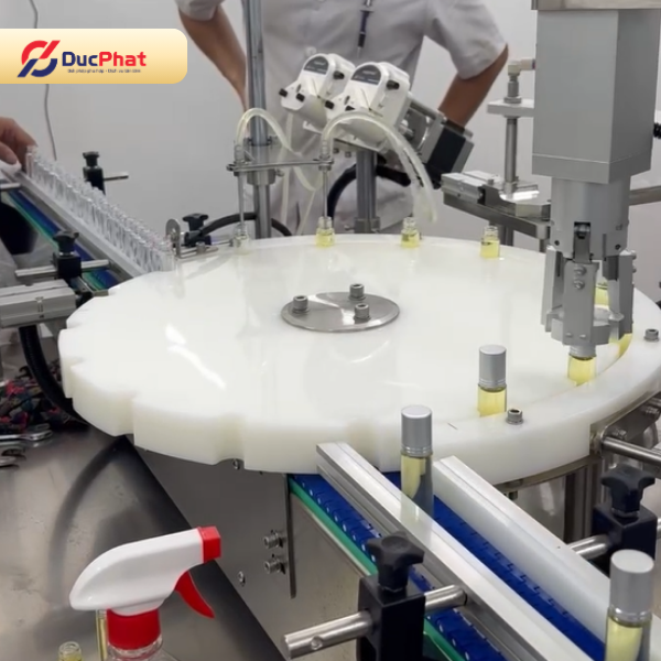 Dây chuyền chiết rót công nghiệp phù hợp với nhà máy cần tăng năng suất và đồng bộ quy trình sản xuất Dây chuyền chiết rót công nghiệp phù hợp với nhà máy cần tăng năng suất và đồng bộ quy trình sản xuất