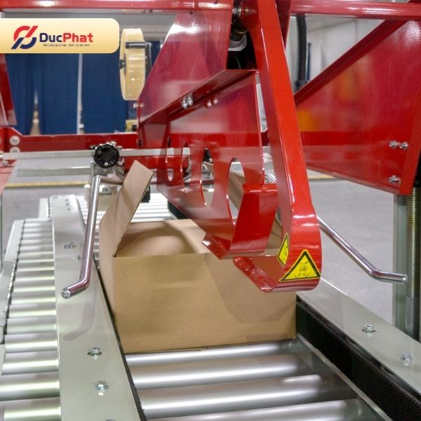 Dây chuyền đóng thùng carton tự động giúp đóng thùng vuông vắn, phẳng đẹp Dây chuyền đóng thùng carton tự động giúp đóng thùng vuông vắn, phẳng đẹp