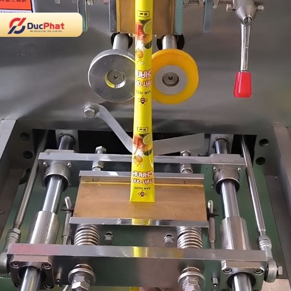 Đức Phát chuyên cung các loại máy đóng gói trong ngành dược phẩm cho dạng bột, dạng nước và dạng viên nhỏ Đức Phát chuyên cung các loại máy đóng gói trong ngành dược phẩm cho dạng bột, dạng nước và dạng viên nhỏ