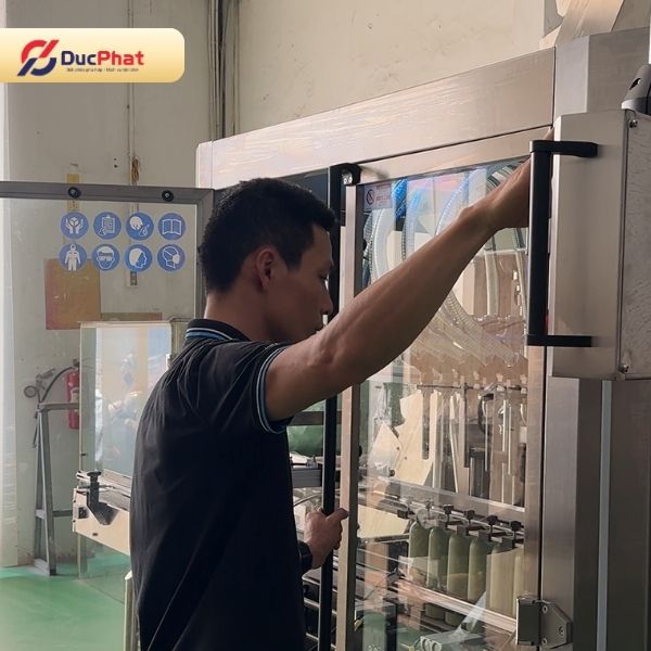 Đức Phát tư vấn, cung cấp và triển khai dây chuyền sản xuất thực phẩm theo nhu cầu từng nhà máy, kèm chính sách bảo hành 13 tháng và hỗ trợ kỹ thuật 24/7 Đức Phát tư vấn, cung cấp và triển khai dây chuyền sản xuất thực phẩm theo nhu cầu từng nhà máy, kèm chính sách bảo hành 13 tháng và hỗ trợ kỹ thuật 24/7