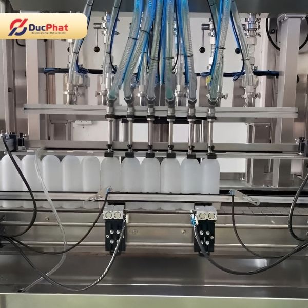 Máy chiết rót trong dây chuyền chiết rót Đức Phát đã triển khai Máy chiết rót trong dây chuyền chiết rót Đức Phát đã triển khai